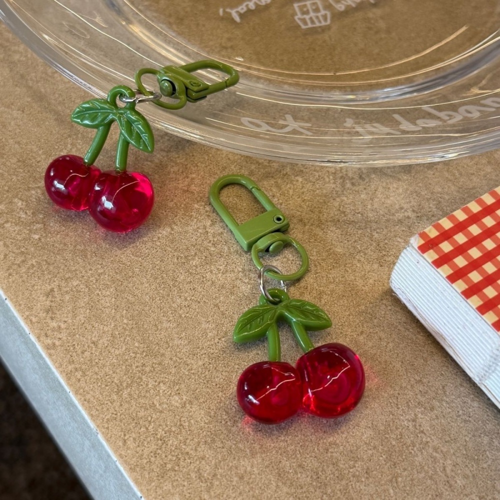2/4pcs 3D Red Cherry Keychain  - Phone Accessories Red recension och pris