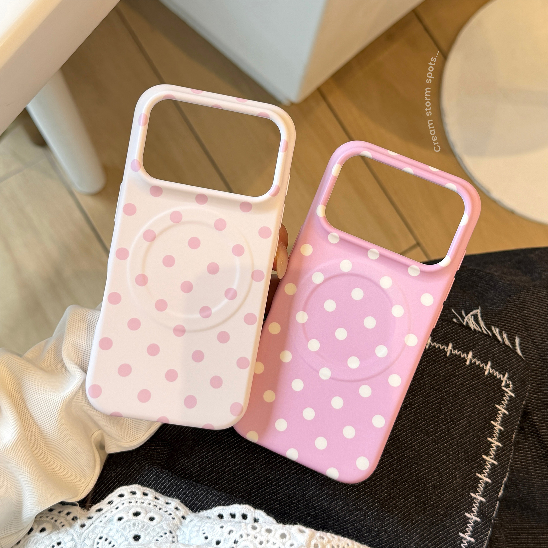 Korean Full Screen Polka Dots  - Phone Accessories Display recension och pris