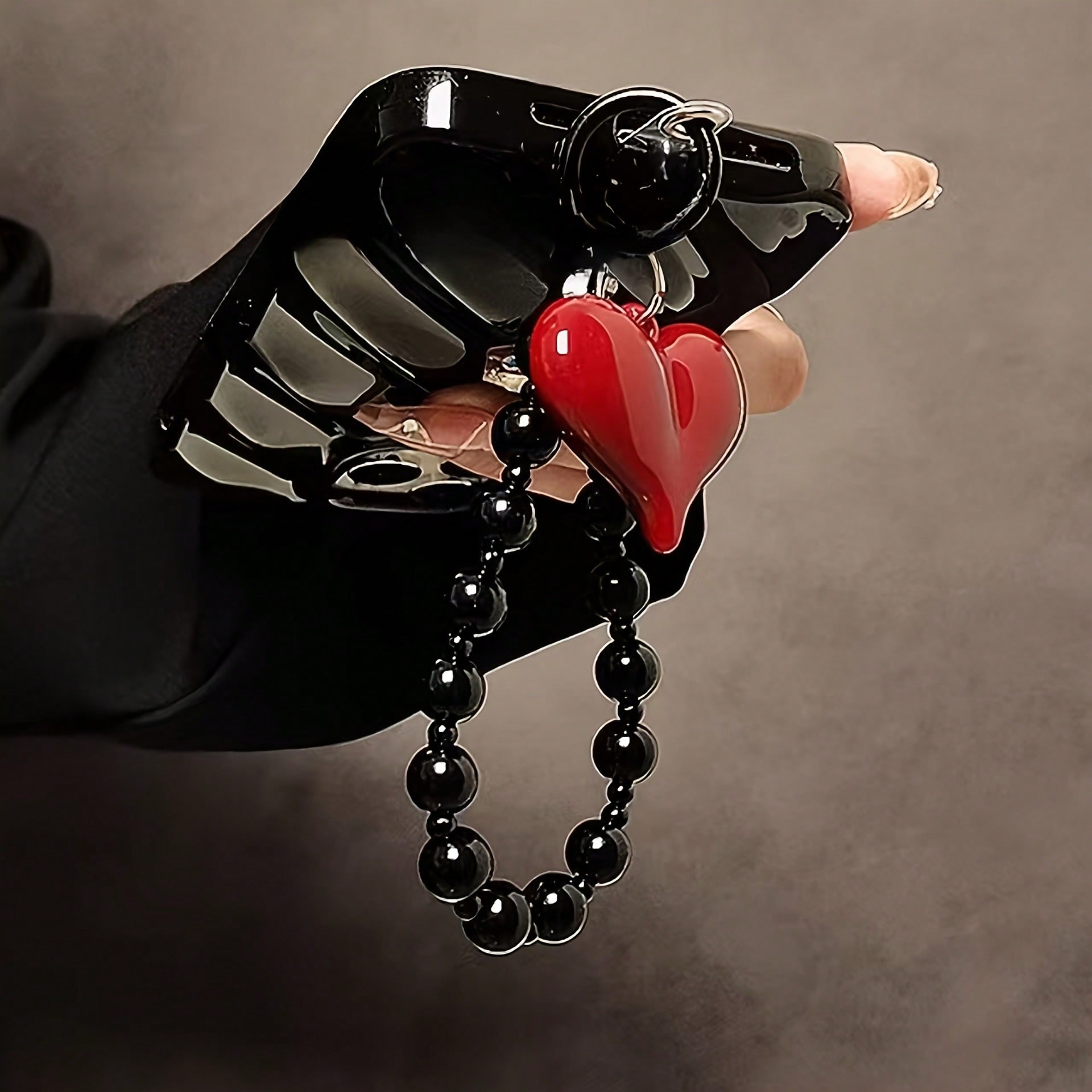 Red Heart-Shaped Phone Charm/W - Phone Accessories Red recension och pris